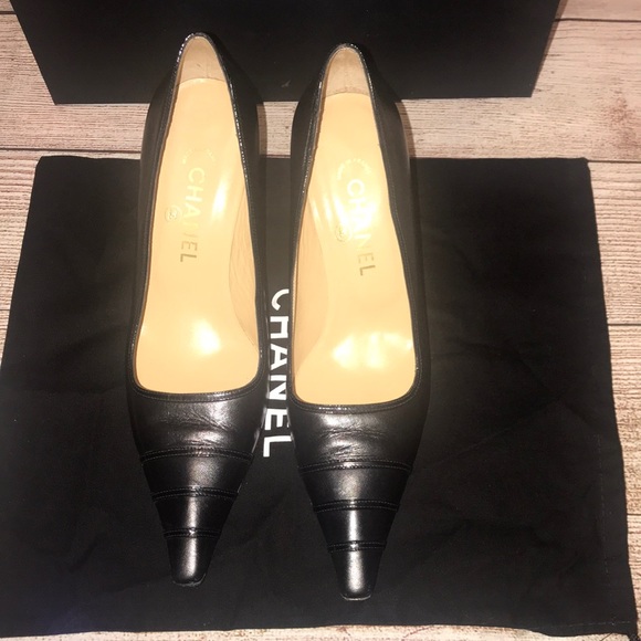 Chanel Black classic pumps Size 39 - Picture 3 of 10